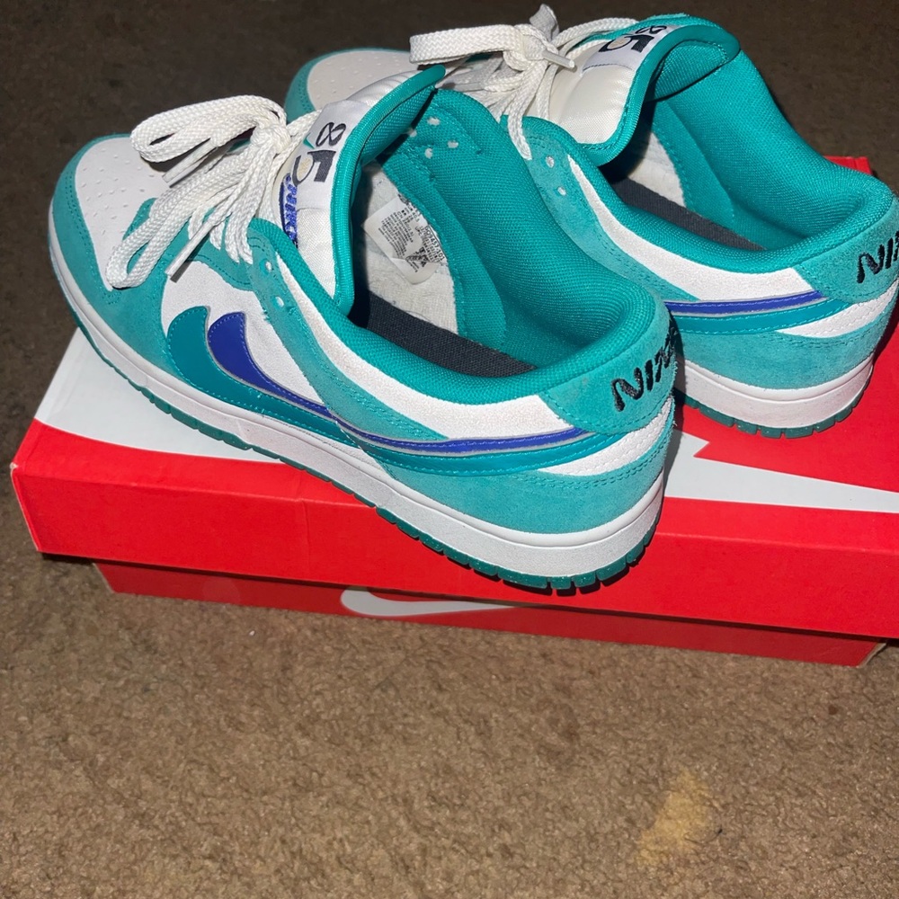 Nike low top dunks - Picture 2 of 5